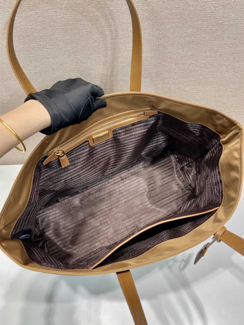 Pra*a tote bags